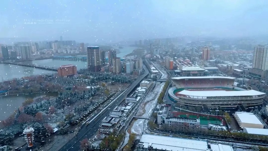 美炸!宝鸡初雪已至,许你一场浪漫人间(图1) 美炸!宝鸡初雪已至,许你一场浪漫人间(图1)