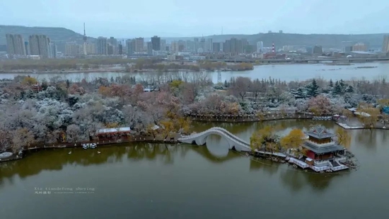 美炸!宝鸡初雪已至,许你一场浪漫人间(图4) 美炸!宝鸡初雪已至,许你一场浪漫人间(图4)