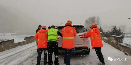 美炸!宝鸡初雪已至,许你一场浪漫人间(图26) 美炸!宝鸡初雪已至,许你一场浪漫人间(图26)