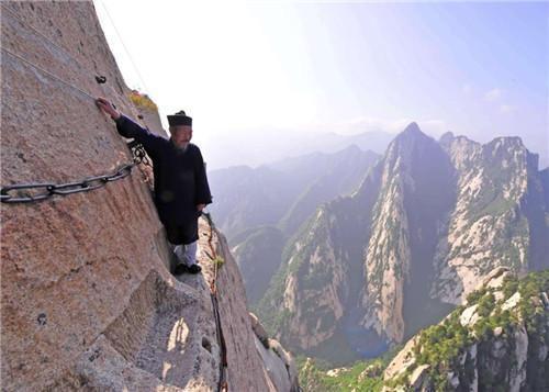 华山代表性的旅游景观，绝壁千仞步步惊心，你知道为什么修建吗(图6)