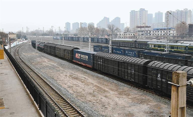 随着西安东站建设的逐步推进,西安“四主一辅”铁路枢纽也正在日趋完善(图2) 随着西安东站建设的逐步推进,西安“四主一辅”铁路枢纽也正在日趋完善(图2)