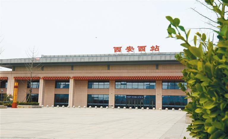 随着西安东站建设的逐步推进,西安“四主一辅”铁路枢纽也正在日趋完善(图1) 随着西安东站建设的逐步推进,西安“四主一辅”铁路枢纽也正在日趋完善(图1)