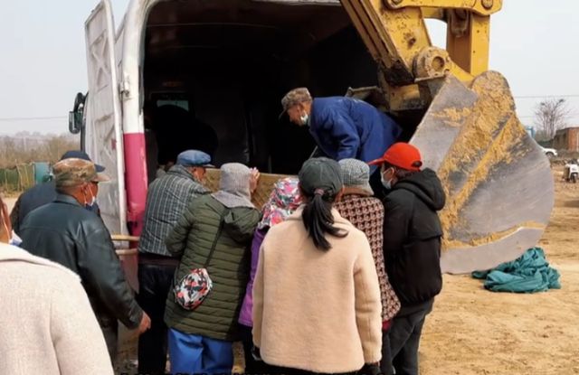 郑州常庄水库道李村附近疑似发现大量汉朝古墓(图4) 郑州常庄水库道李村附近疑似发现大量汉朝古墓(图4)