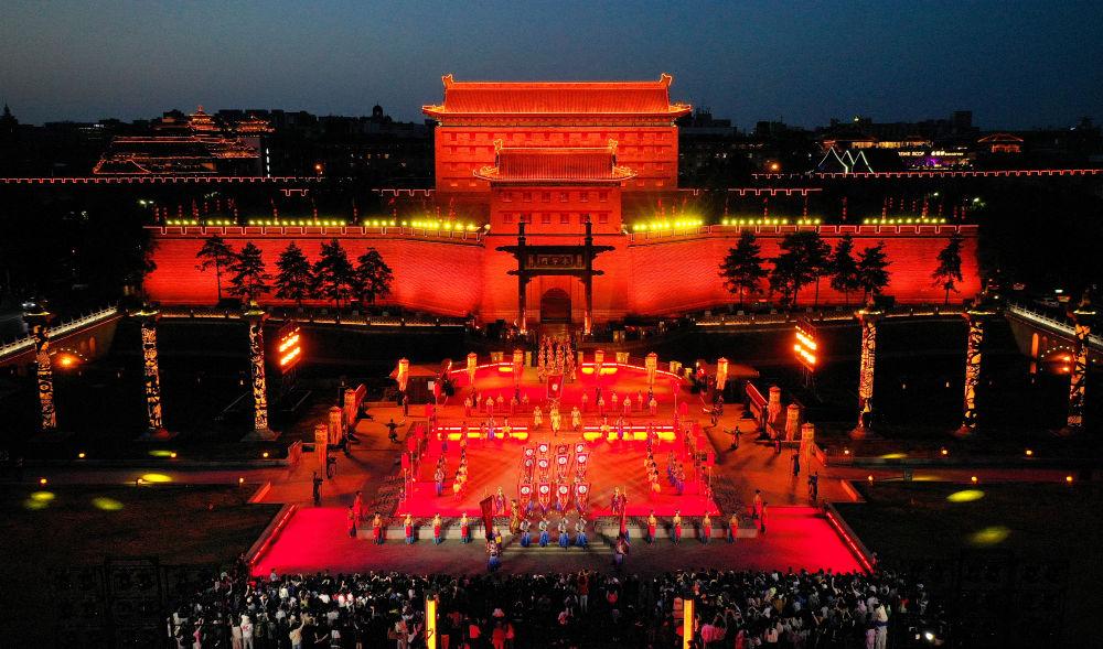 西安城墙景区“五一”旅游火热 吸引了众多游客前来参观游览(图7) 5b376cffe1076a7b9432a2c1001428ef.jpeg