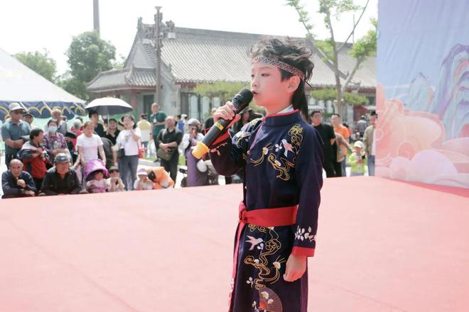 汉服走秀亮相双创古城 “百花仙子”上演国风盛宴(图3)