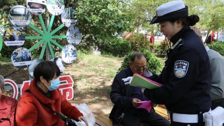 寓教于乐！彬州市交通安全主题公园再掀热潮(图3)