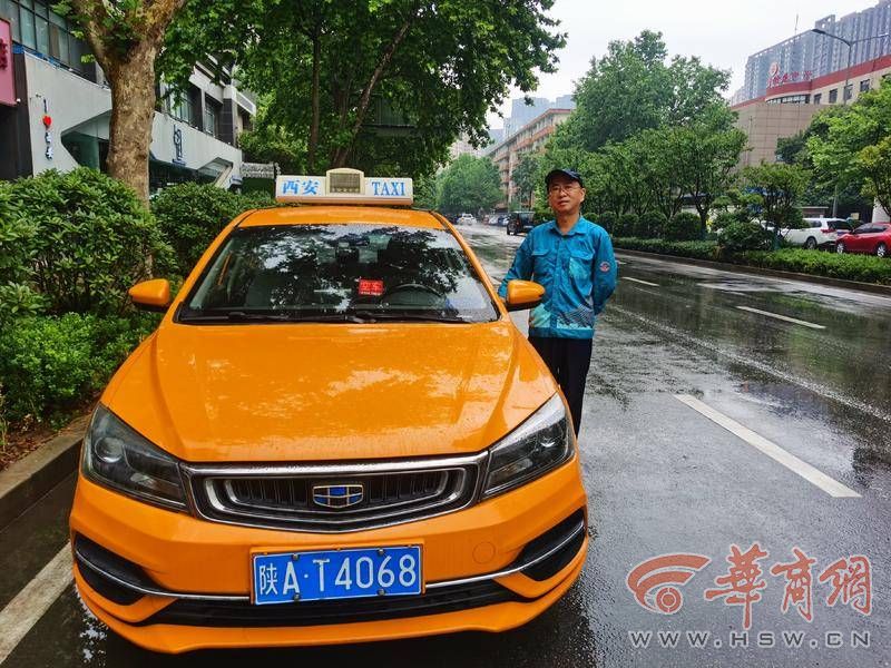 西安有位“励志的哥” 57岁的他每天都在练英语日语(图2) \