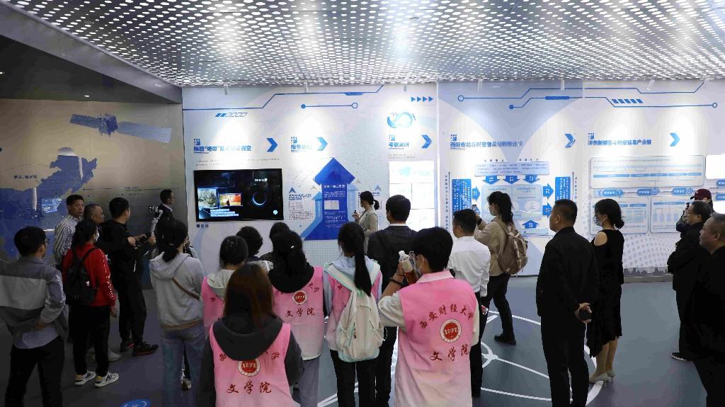 春风十里 相约自贸市民代表走进沣东新城功能区(图6) 春风十里 相约自贸市民代表走进沣东新城功能区(图6)