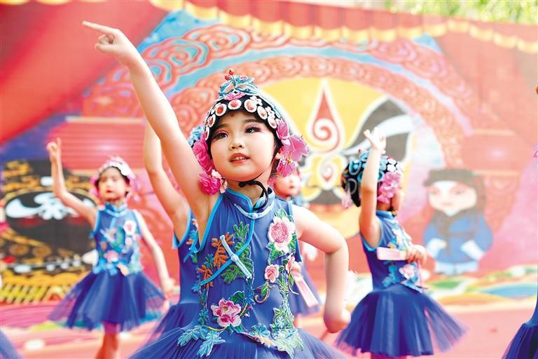 小“玩家” 大欢乐 看西安娃的“多彩六一”(图4) 6be82cb2befc8a0e6bb19b366e711319.jpeg