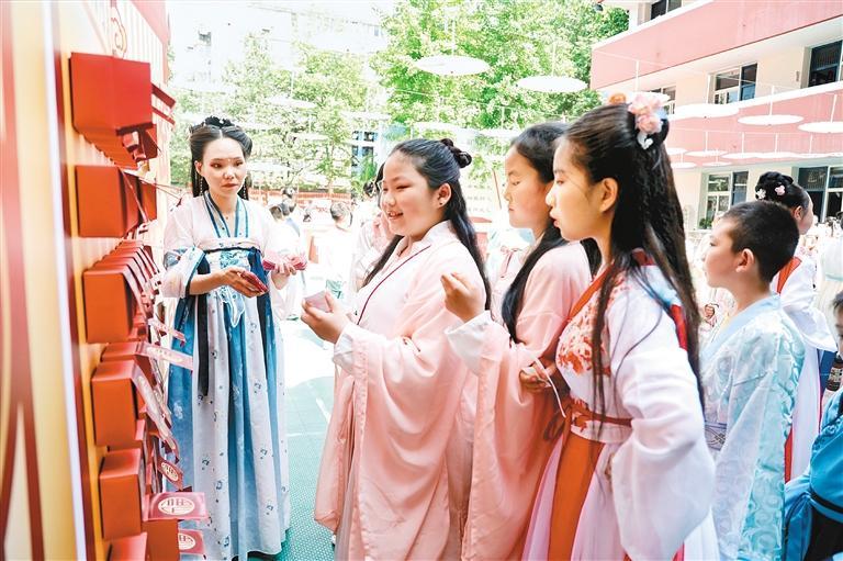 小“玩家” 大欢乐 看西安娃的“多彩六一”(图3) 63471a2b0f6e75673d65c5a069796f38.jpeg