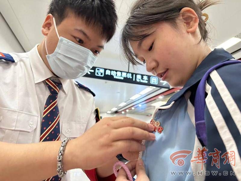 高考前夕 西安地铁站设心愿墙给考生加油(图3) \