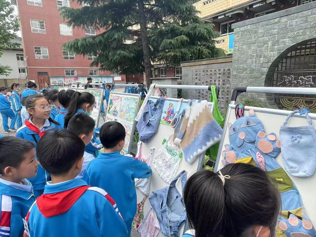 临潼区华清小学开展“6.5世界环境日”主题宣传活动(图1) 临潼区华清小学开展“6.5世界环境日”主题宣传活动(图1)