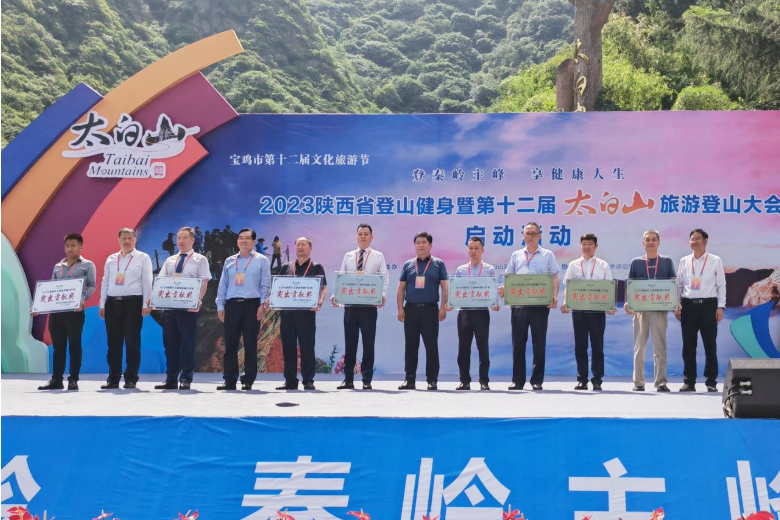 正在上传... 4563b4d514a164bcf82e92afd91c86b8.png