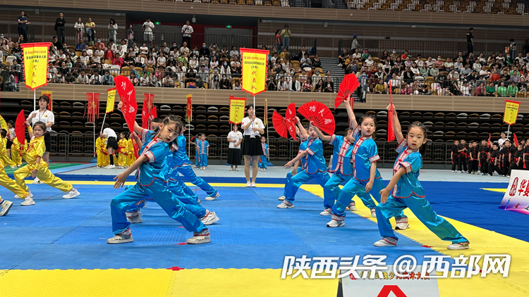 正在上传... 682ce334352a5ac532314d83c1f0e384.png