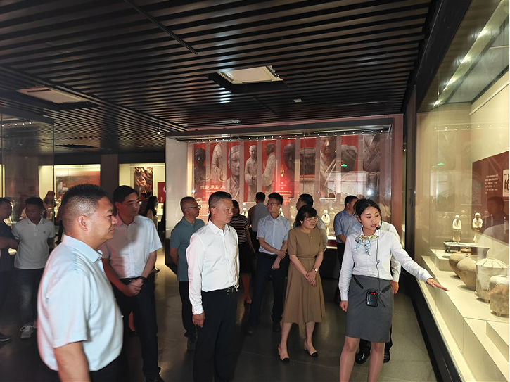 正在上传... 5f651b17e8164ca3859a93db73349d45.png