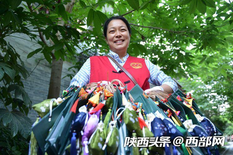 西安广仁寺举行“端午飘香·粽子传情”公益活动(图2) 331144a37f986fc43bdf20dae7bf4006.jpeg
