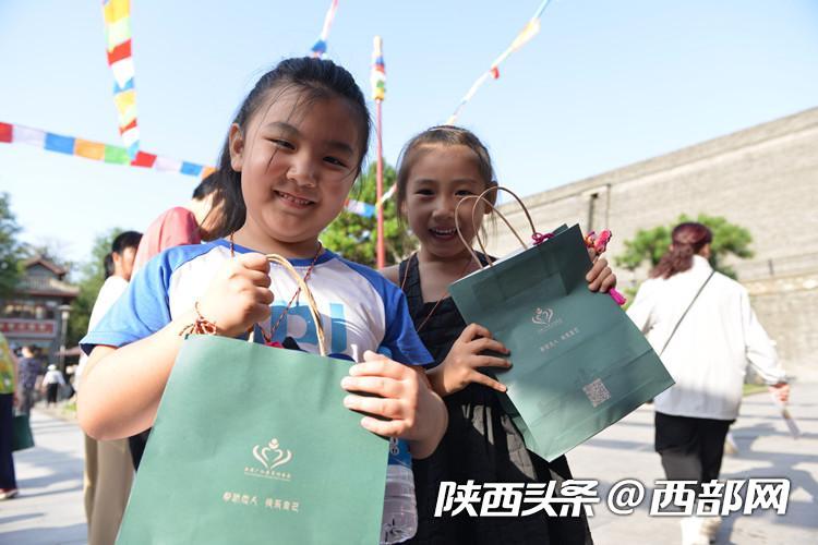 西安广仁寺举行“端午飘香·粽子传情”公益活动(图4) 1e3aa8d57e8b2bfbcb207ebe13b04df7.jpeg