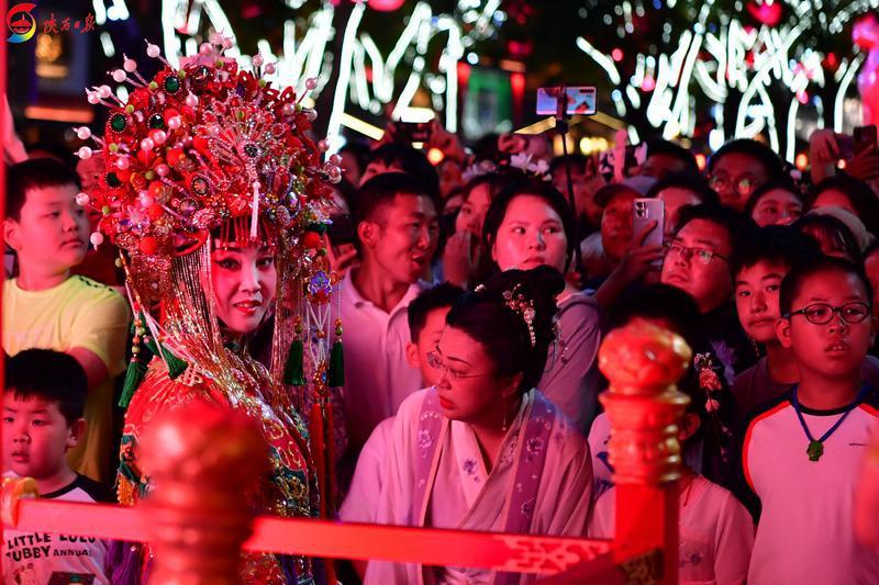 端午假期，西安大唐不夜城举办精彩纷呈的“仲夏端阳 香袭大唐”节日演出活动(图7)