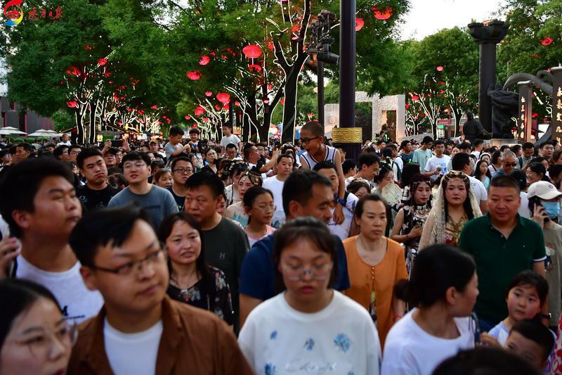 端午假期，西安大唐不夜城举办精彩纷呈的“仲夏端阳 香袭大唐”节日演出活动(图12)