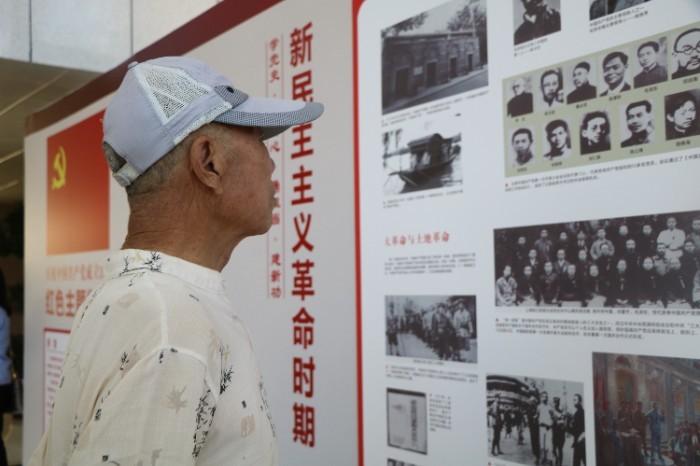 榆林市直属机关红色主题摄影(图片)书画展开展(图8) 榆林市直属机关红色主题摄影(图片)书画展开展(图8)