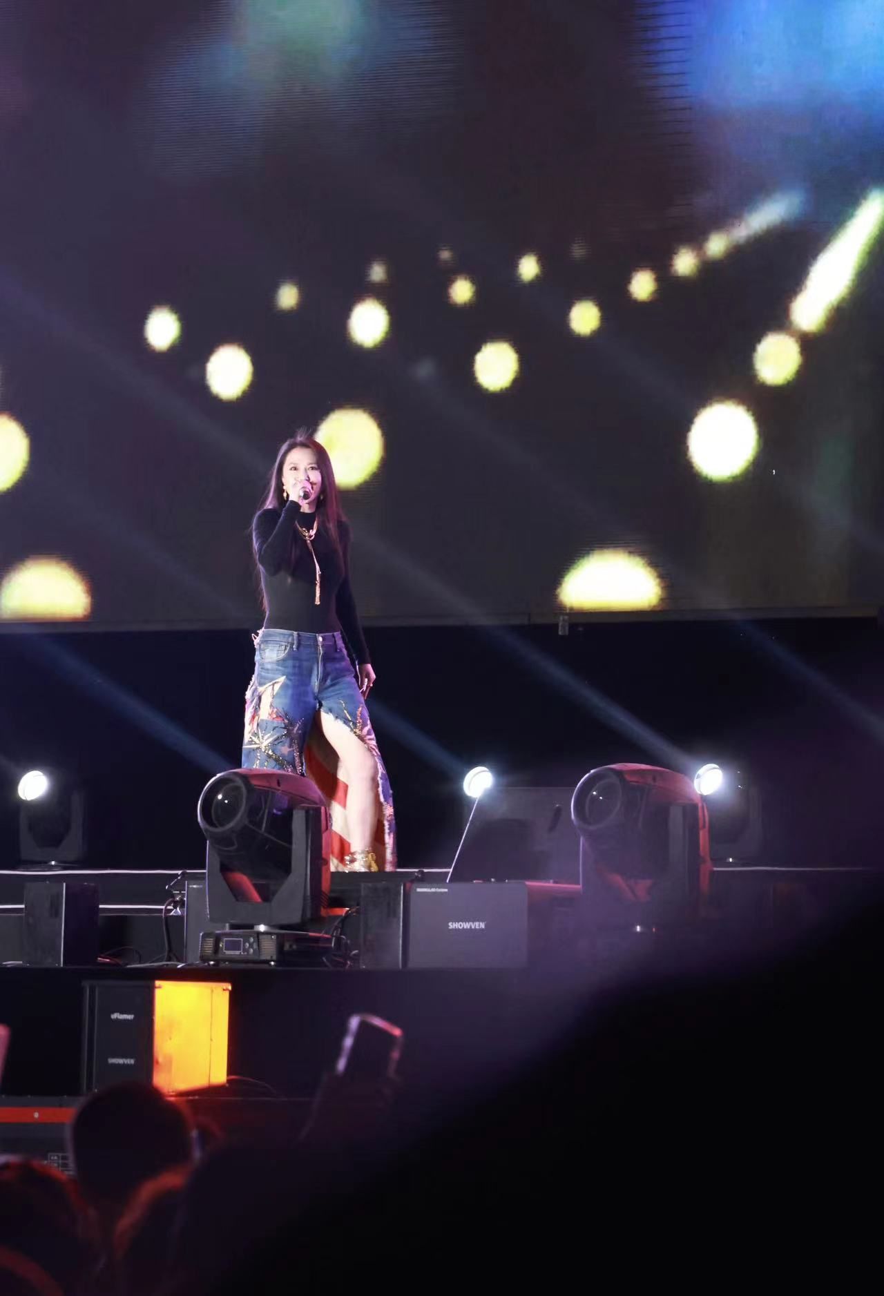 风从长城起 歌从陕北来 2023“清爽榆林”文化旅游季明星演唱会在榆林体育中心唱响(图3) 风从长城起 歌从陕北来 2023“清爽榆林”文化旅游季明星演唱会在榆林体育中心唱响(图3)