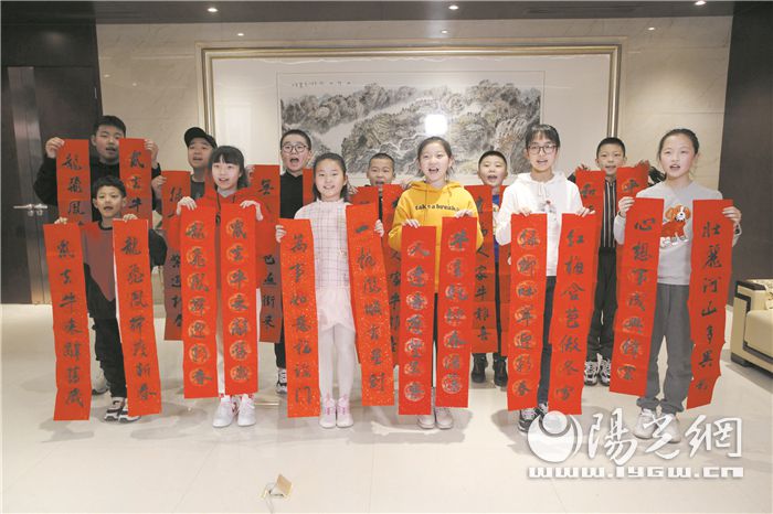 少年家国信首届春节联欢晚会今晚19:26在陕视八套播出(图1) 少年家国信首届春节联欢晚会今晚19:26在陕视八套播出(图1)