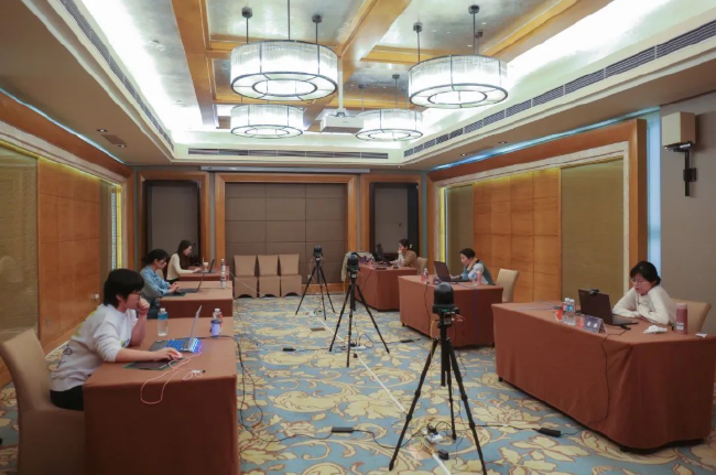 “一带一路”陕西世界女子国际象棋大师巅峰赛落幕(图2) 第2日比赛现场