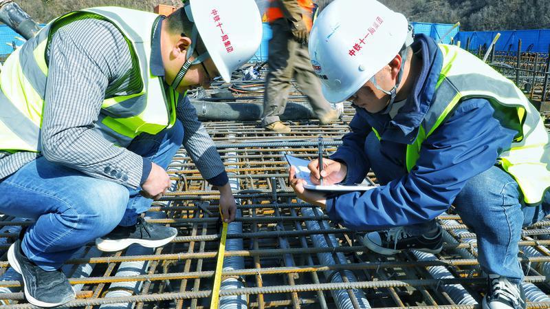 建设提速！西康高铁全线最大跨度连续梁启动浇筑(图2)