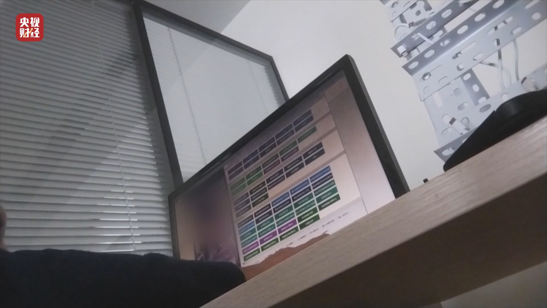 qRutBXZfyU27W8iY.jpg qRutBXZfyU27W8iY.jpg