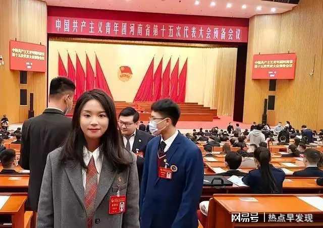 24岁女大学生回村选村长意外当选,大学生输入新鲜血液!(图1) 24岁女大学生回村选村长意外当选,大学生输入新鲜血液!(图1)