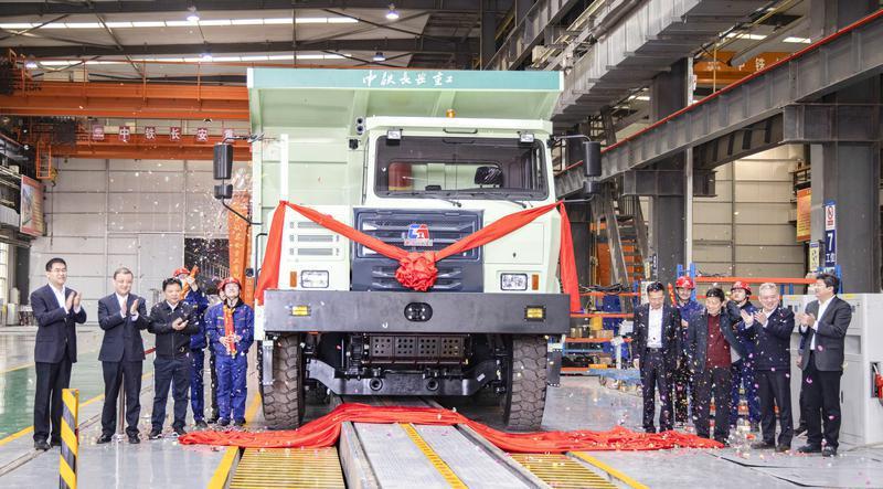 霸气！陕西首批95吨纯电动矿用自卸车下线(图2)