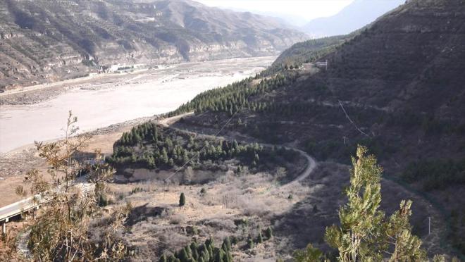 “不留一寸荒山”——陕西宜川“悬崖造林队”种树记(图3)