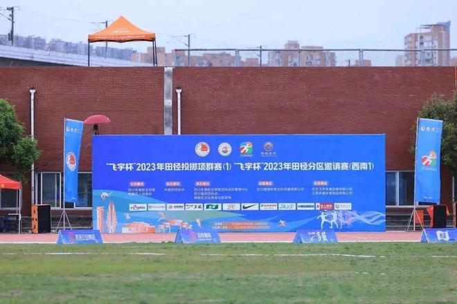 陕西名将王峥在4日的女子链球决赛中，以72米83的成绩轻松夺得金牌(图1)
