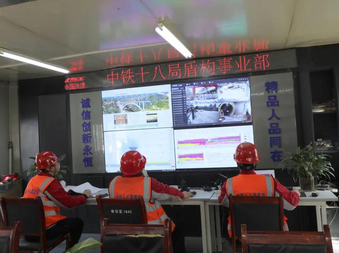 西安地铁8号线环线环园中路停车场出入场线左线盾构顺利贯通(图2) 西安地铁8号线环线环园中路停车场出入场线左线盾构顺利贯通(图2)