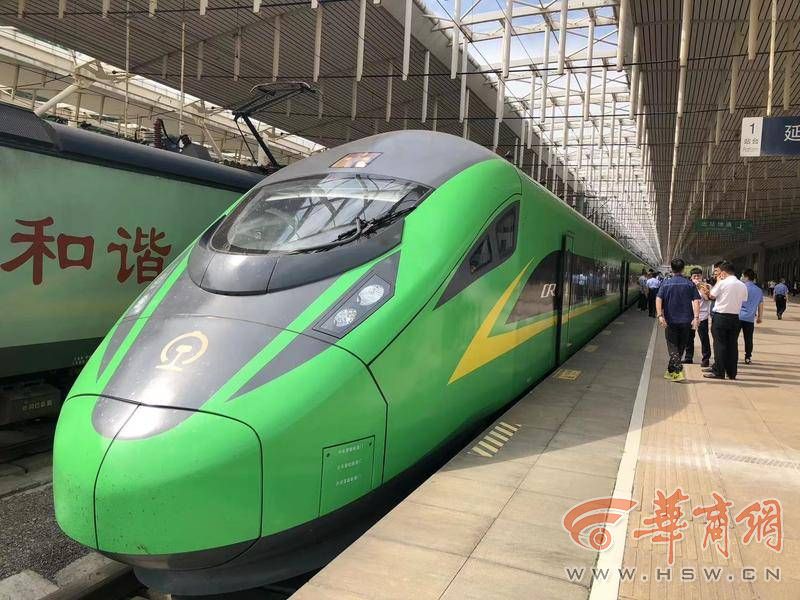 西安-商洛城际列车开通信息发布会暨“玩转商洛”新能源共享汽车投用发车仪式隆重举行(图3) \