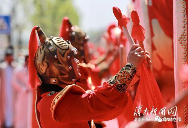 渭南:“白居易”吟诵开城赋,以开城之礼,邀请来自八方宾客入城共游(图6) 渭南:“白居易”吟诵开城赋,以开城之礼,邀请来自八方宾客入城共游(图6)