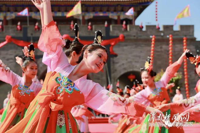 渭南:“白居易”吟诵开城赋,以开城之礼,邀请来自八方宾客入城共游(图7) 渭南:“白居易”吟诵开城赋,以开城之礼,邀请来自八方宾客入城共游(图7)