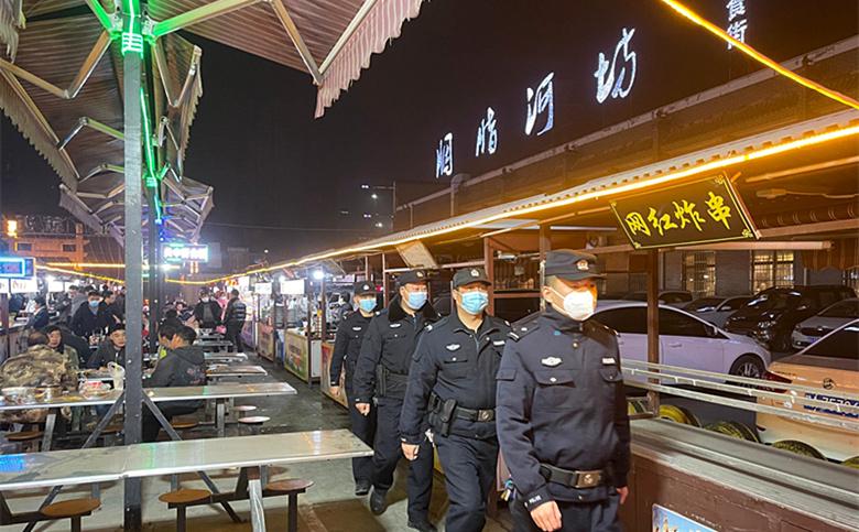 聚焦夜间摊点 全力营造群众放心的“平安夜市”(图2)