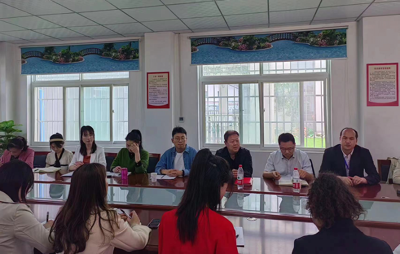 汉中市教研室赴仙台坝镇开展“送教送培”专项活动(图2) 汉中市教研室赴仙台坝镇开展“送教送培”专项活动(图2)