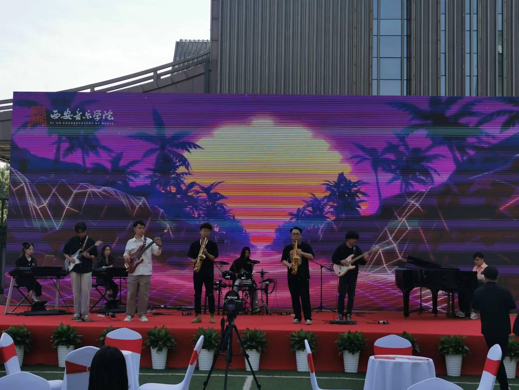 今年最大规模艺术类毕业生招聘会在西安音乐学院举行(图2) 今年最大规模艺术类毕业生招聘会在西安音乐学院举行(图2)