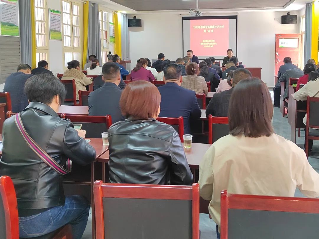 ▲略阳县农业农村局、县桑蚕产业发展中心在略阳福瑞源技能培训学校联合开展2023年全县桑蚕生产技术培训会