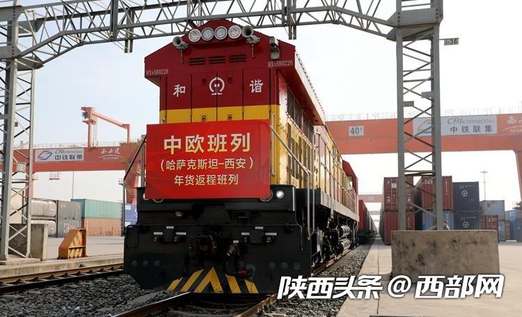 正在上传... ea413085b8e77e3fd3d8cce2e7359585.jpeg