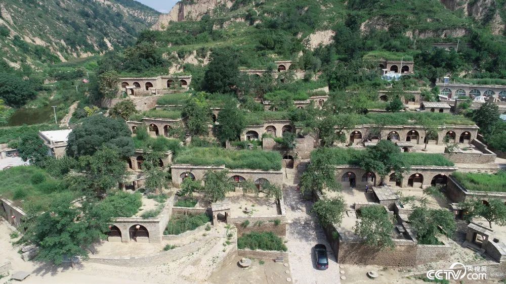 俯瞰甄家湾村(延川县委宣传部供图) 俯瞰甄家湾村(延川县委宣传部供图)