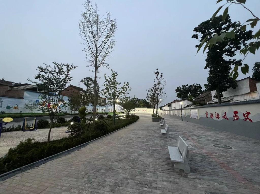 游凤镇修建乡村文化广场营造美丽宜居环境(图2) 游凤镇修建乡村文化广场营造美丽宜居环境(图2)