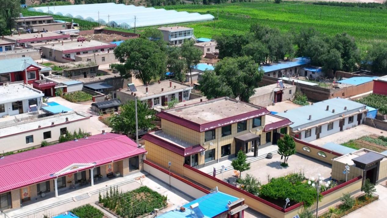 府谷县麻镇:农家“小庭院”变身增收“经济园”(图2) 府谷县麻镇:农家“小庭院”变身增收“经济园”(图2)