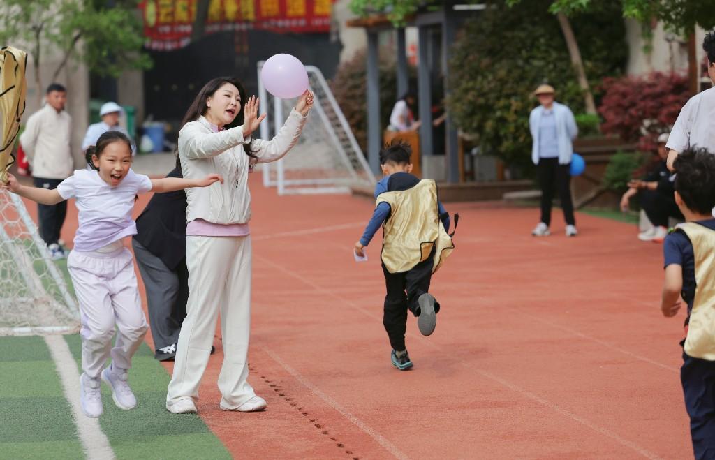 不止是奔跑!青年路小学这场亲子跑,藏着最暖的陪伴(图7) 不止是奔跑!青年路小学这场亲子跑,藏着最暖的陪伴(图7)