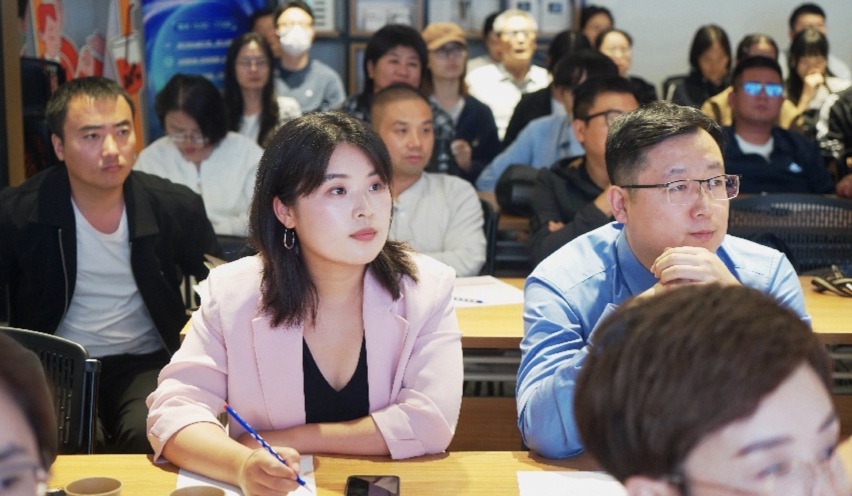 送服务上门! 西安这场知识产权培训为70余家科创企业筑牢创新防线(图4) 送服务上门! 西安这场知识产权培训为70余家科创企业筑牢创新防线(图4)