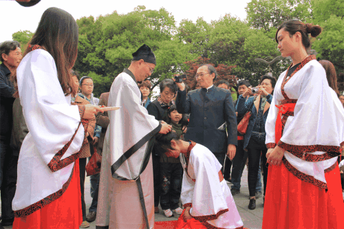 成人节、汉服日、汉字节 这些节假日建议你更支持哪个?(图1) 成人节、汉服日、汉字节 这些节假日建议你更支持哪个?(图1)